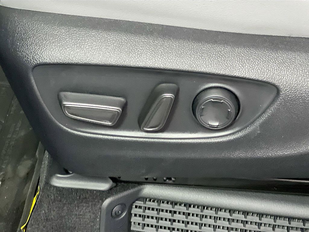 صورة مصغرة 13 لـ 2025 Toyota SIENNA XLE