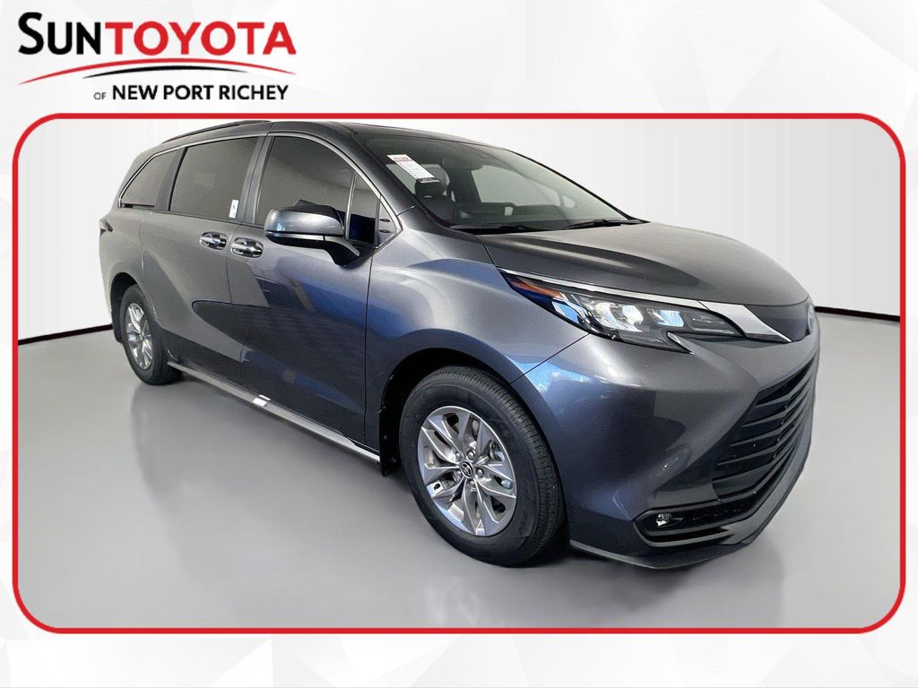 New 2025 Toyota Sienna XLE