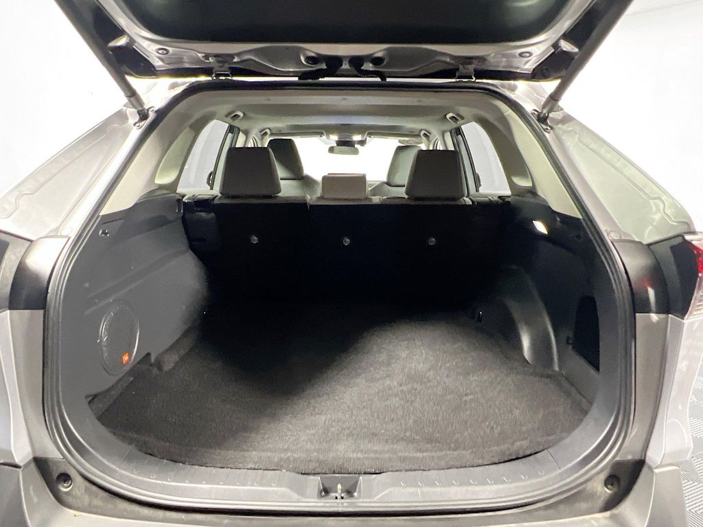 صورة مصغرة 30 لـ 2025 Toyota RAV4 HYBRID XLE PREMIUM