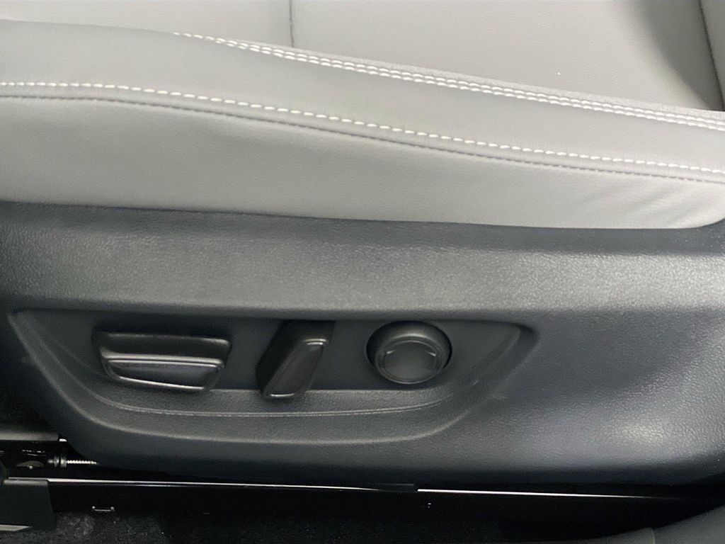 2026 Toyota CAMRY SE — фото 13