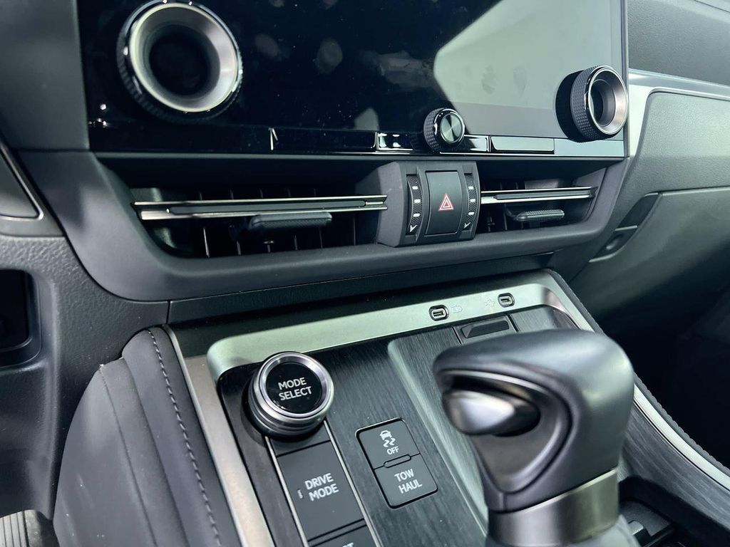 صورة مصغرة 24 لـ 2024 Lexus GX 550 LUXURY