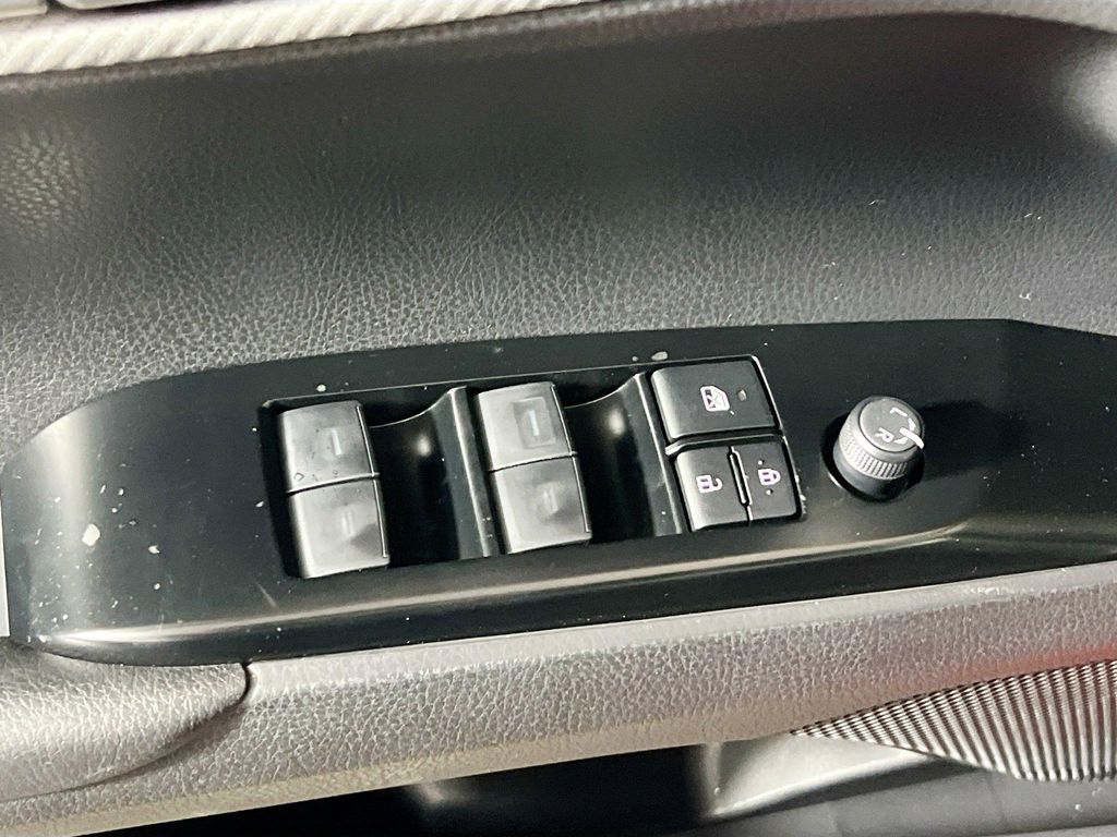 2026 Toyota CAMRY SE thumbnail 14