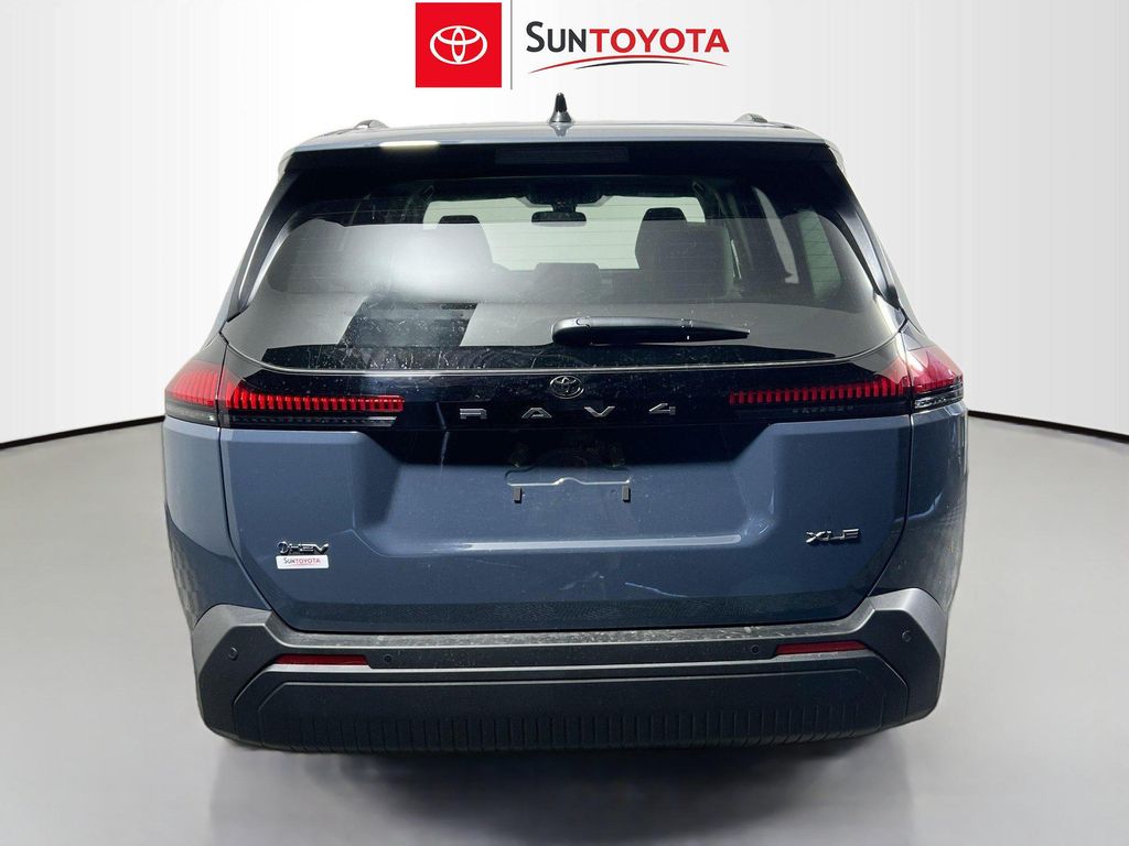 2026 Toyota RAV4 XLE PREMIUM — фото 4