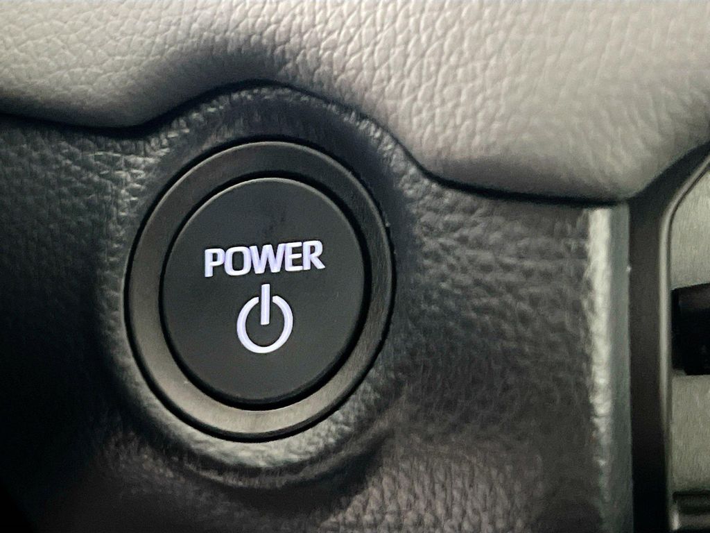 2026 Toyota RAV4 LE — миниатюра 19