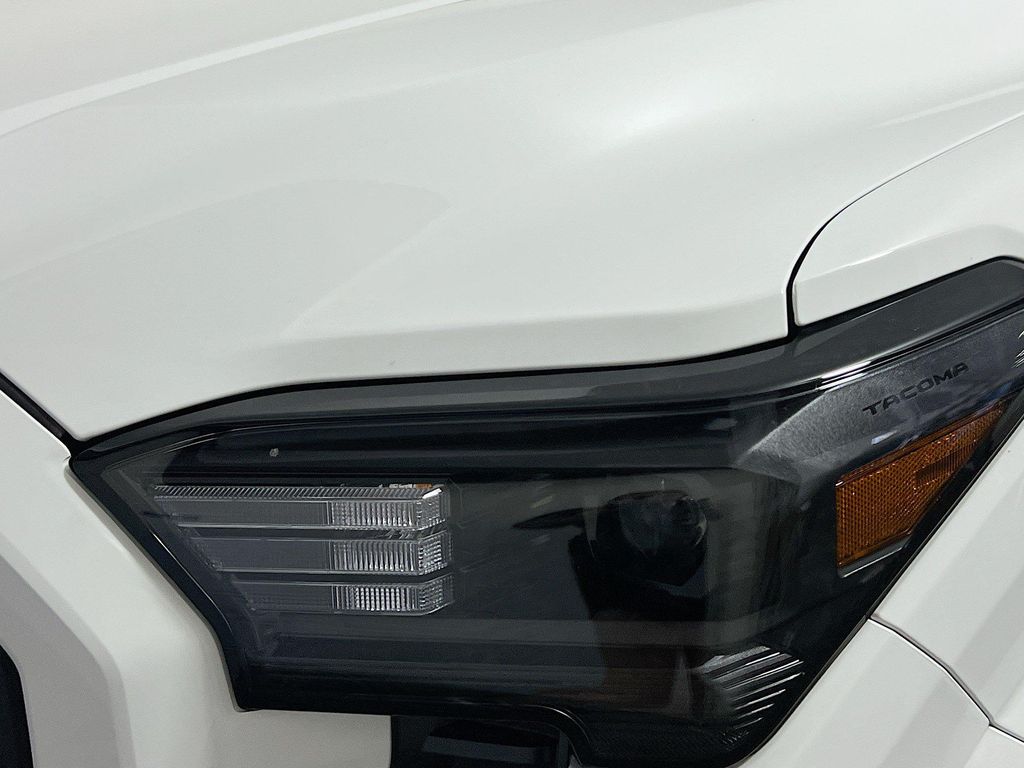 صورة 9 لـ 2025 Toyota TACOMA SR