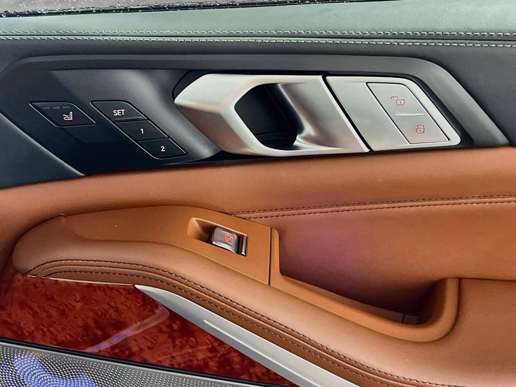 صورة 22 لـ 2022 BMW ALPINA XB7