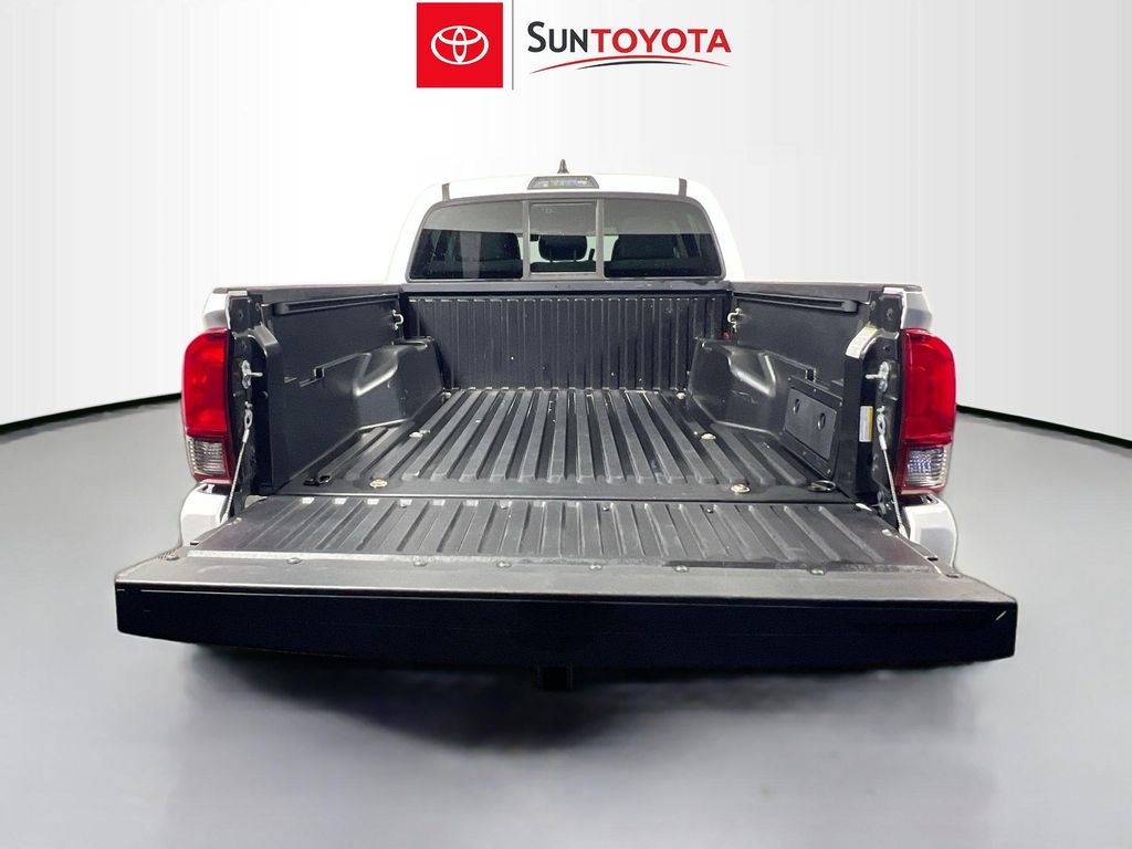 صورة مصغرة 29 لـ 2023 Toyota TACOMA SR