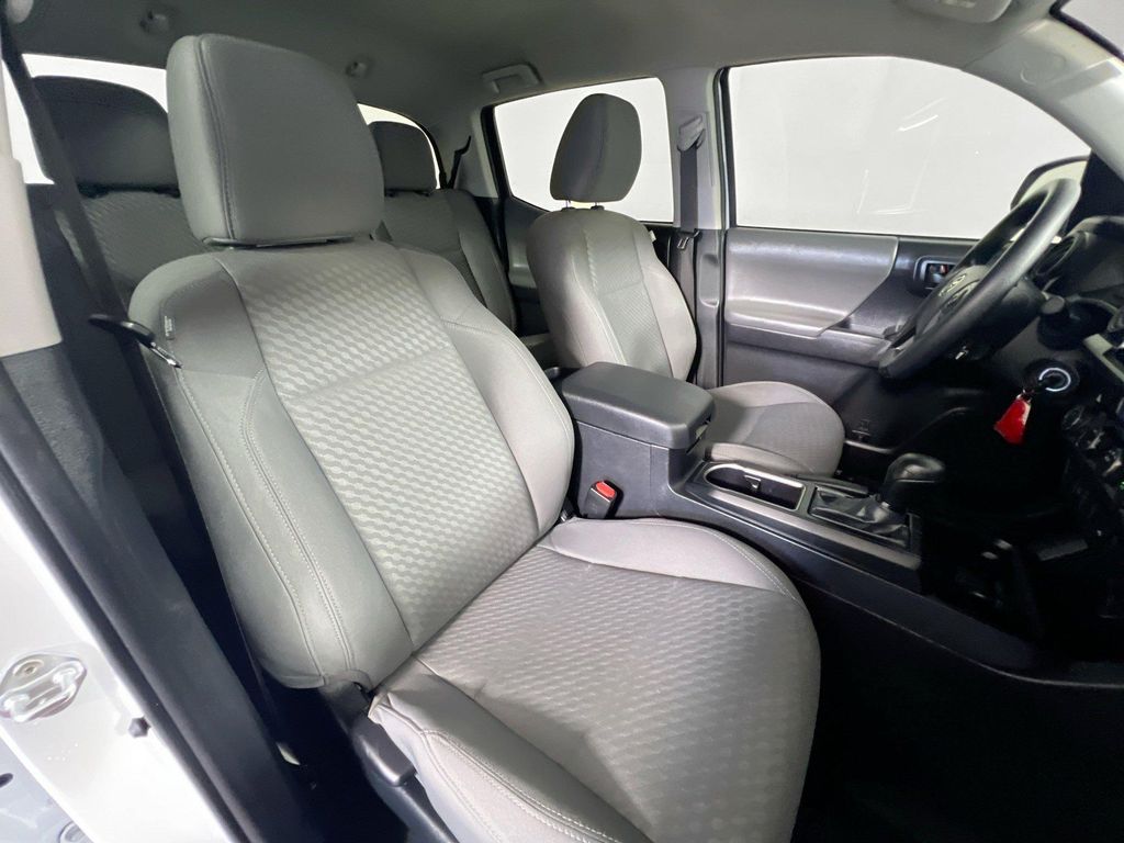 صورة مصغرة 26 لـ 2023 Toyota TACOMA SR