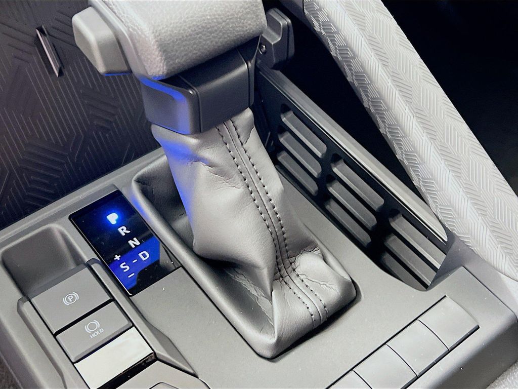 2025 Toyota 4RUNNER SR5 thumbnail 21