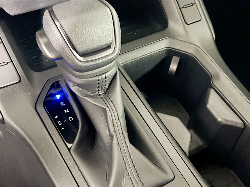 2026 Toyota RAV4 LE — миниатюра 21