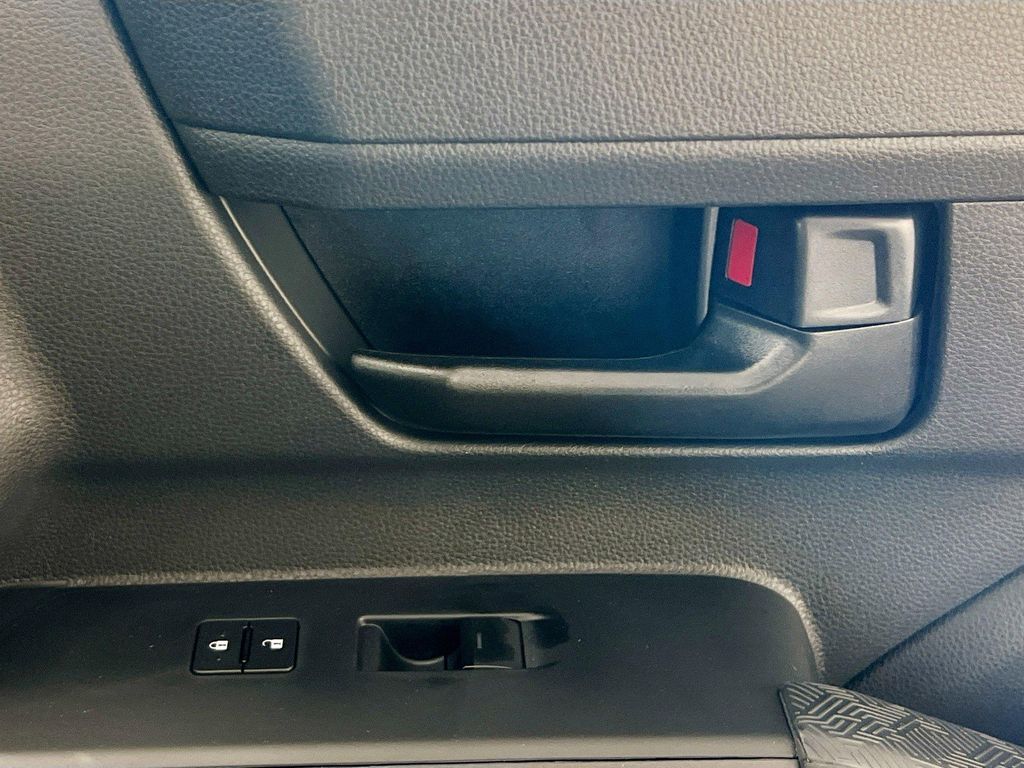 صورة مصغرة 28 لـ 2026 Toyota TACOMA SR5