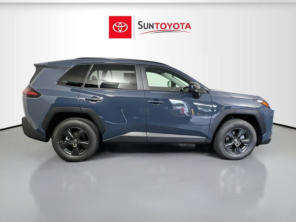 2026 Toyota RAV4 LE 照片 2