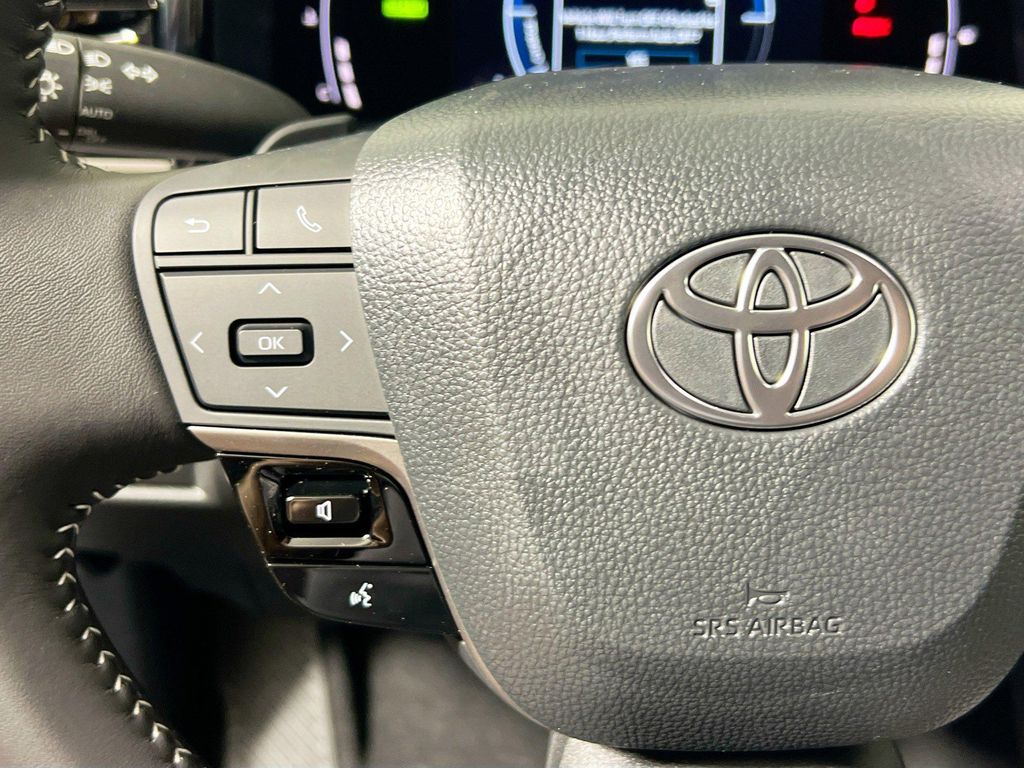 2026 Toyota CAMRY SE thumbnail 16