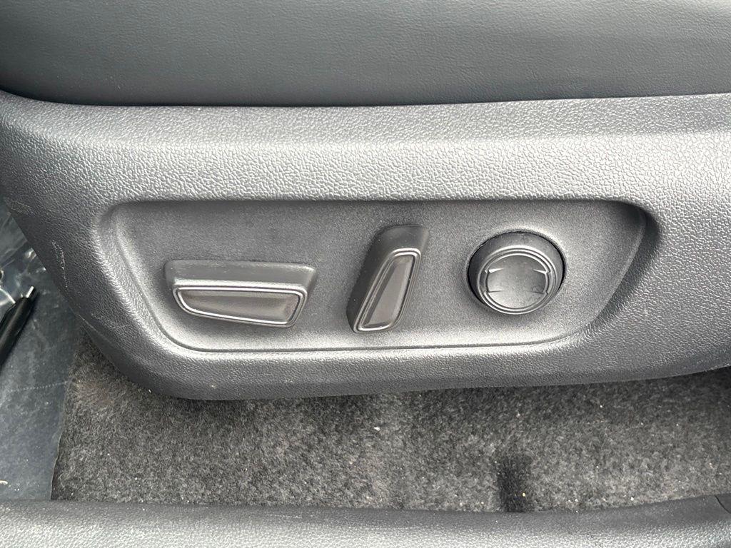 صورة 10 لـ 2026 Toyota RAV4 XLE PREMIUM