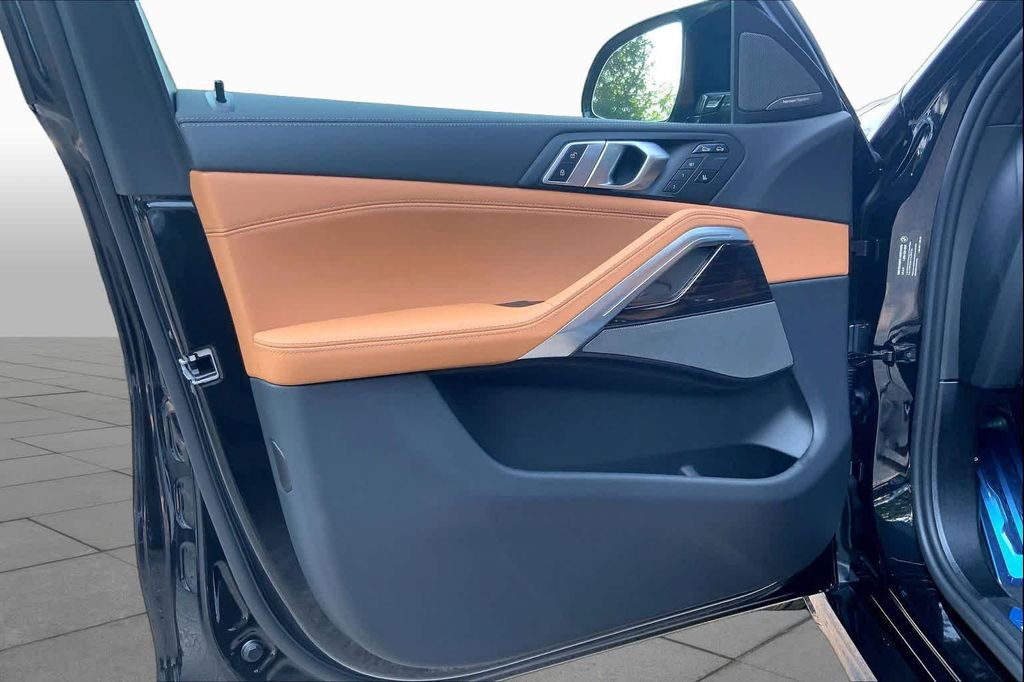 2027 BMW X6 M60I photo 10