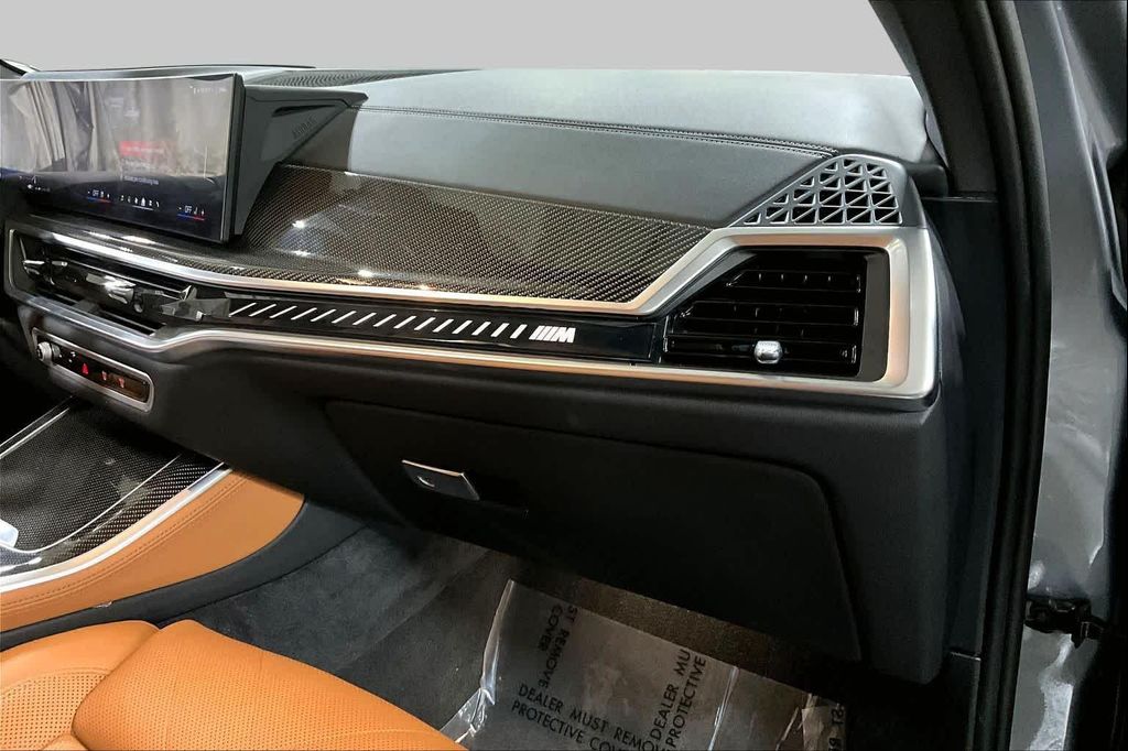 صورة مصغرة 33 لـ 2025 BMW X5 M60I