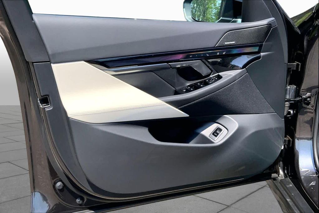 صورة 10 لـ 2027 BMW 530 I XDRIVE