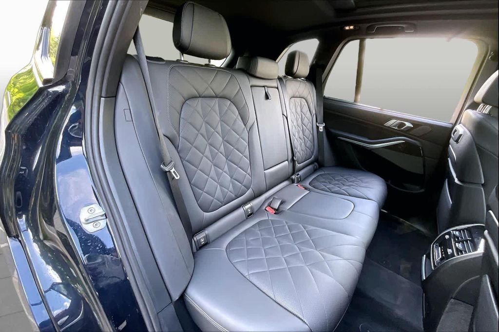 صورة مصغرة 19 لـ 2025 BMW X5 M60I