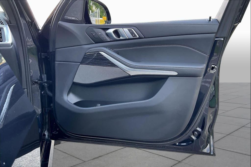 صورة مصغرة 22 لـ 2025 BMW X5 M60I