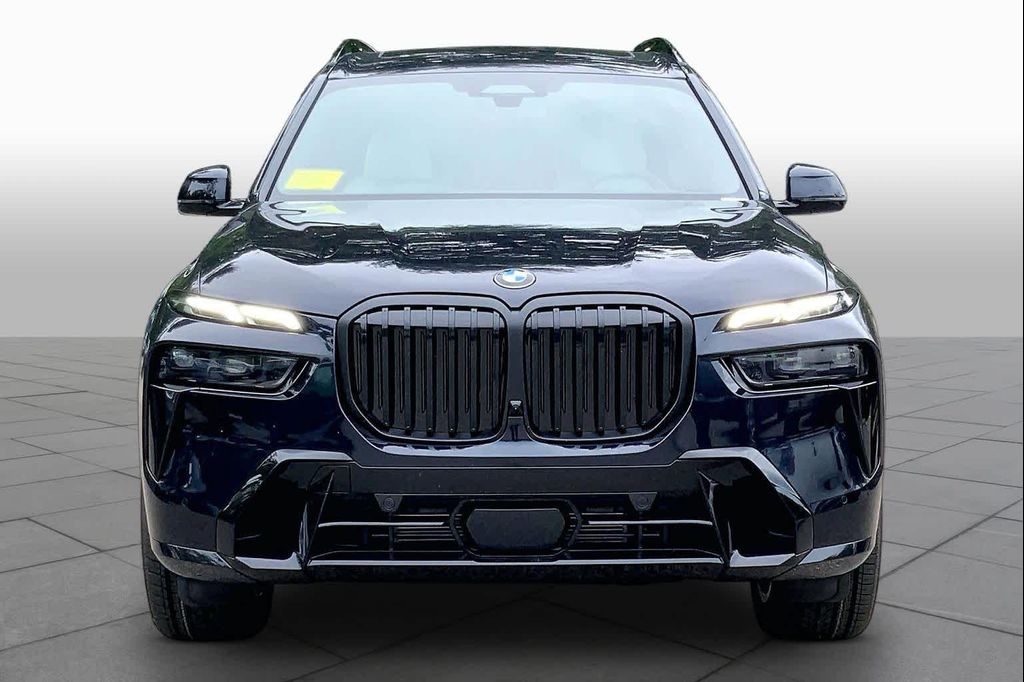 صورة 3 لـ 2027 BMW X7 XDRIVE40I