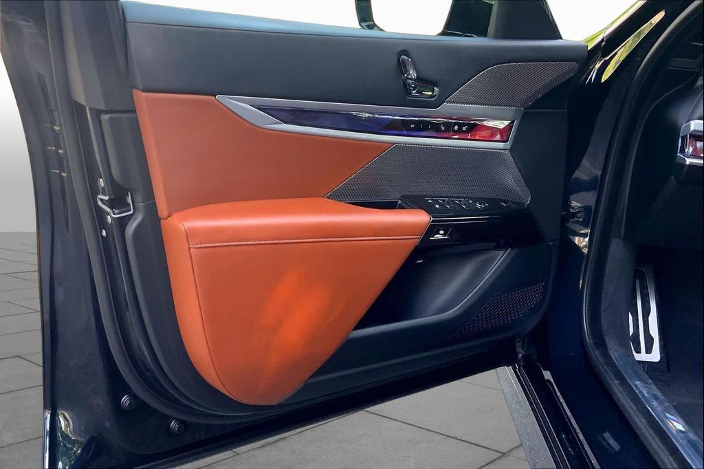 2023 BMW 740 I — миниатюра 21