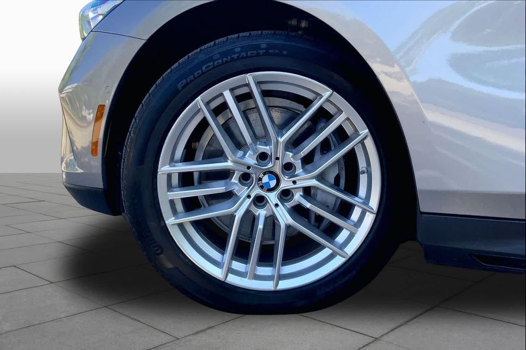 صورة 9 لـ 2024 BMW 540 XDRIVE