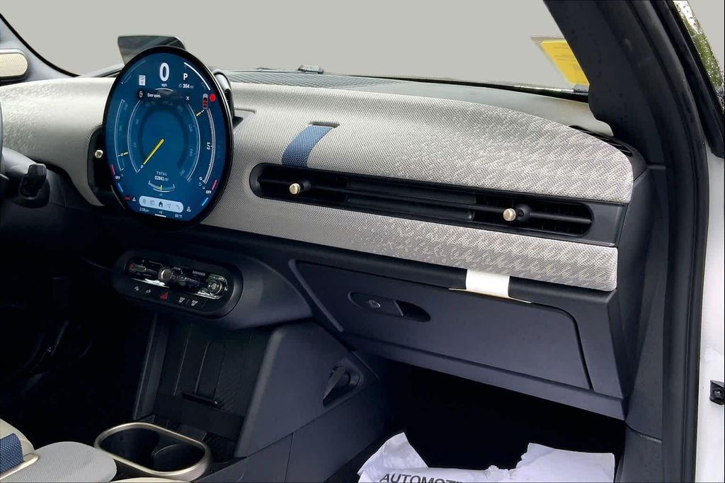 صورة مصغرة 18 لـ 2026 MINI CONVERTIBLE COOPER S