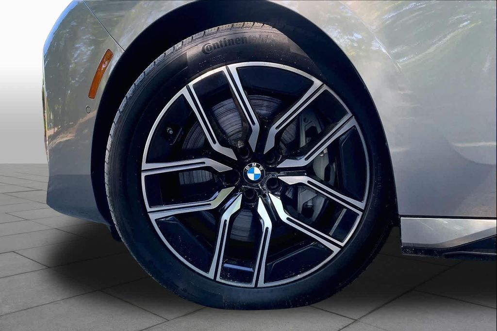 صورة 10 لـ 2023 BMW 760 I XDRIVE