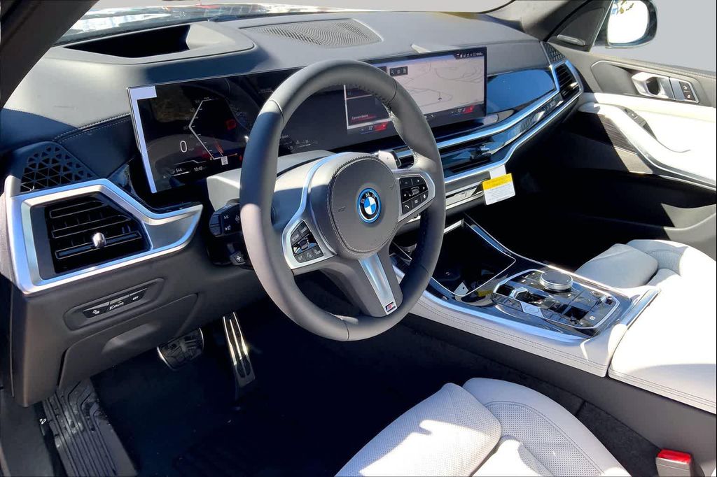 صورة 8 لـ 2026 BMW X5 PHEV XDRIVE50E