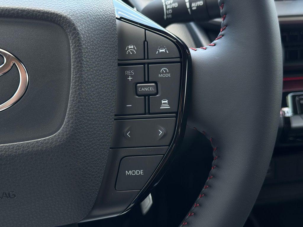 صورة مصغرة 24 لـ 2026 Toyota PRIUS PLUG-IN HYBRID XSE