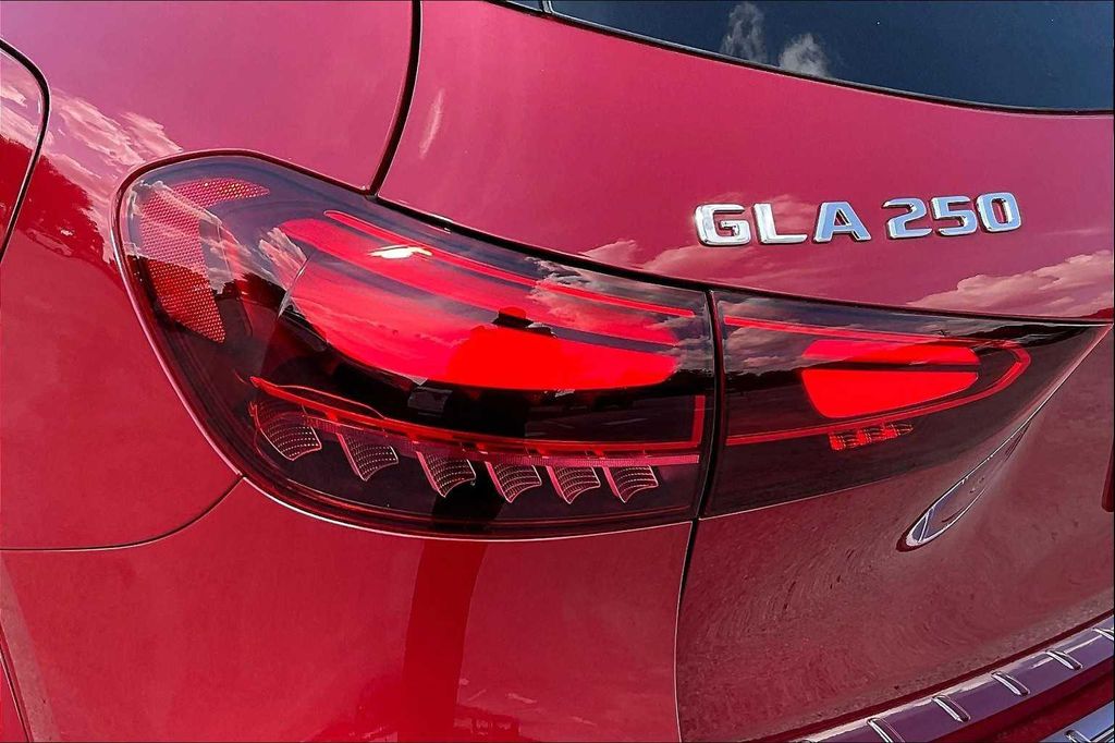 MERCEDES-BENZ GLA - 5