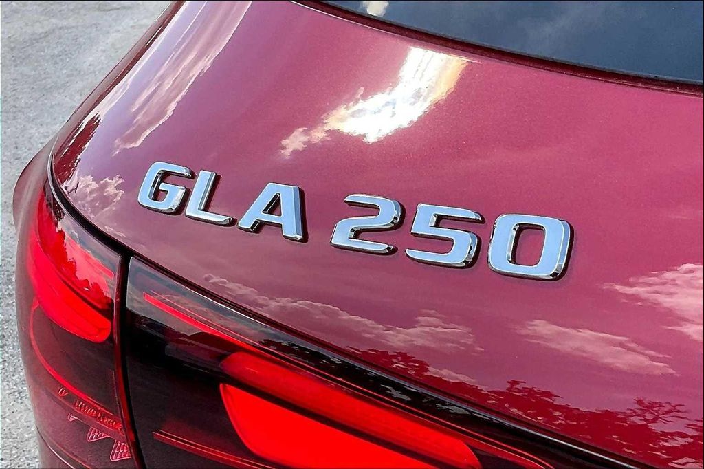 MERCEDES-BENZ GLA - 6