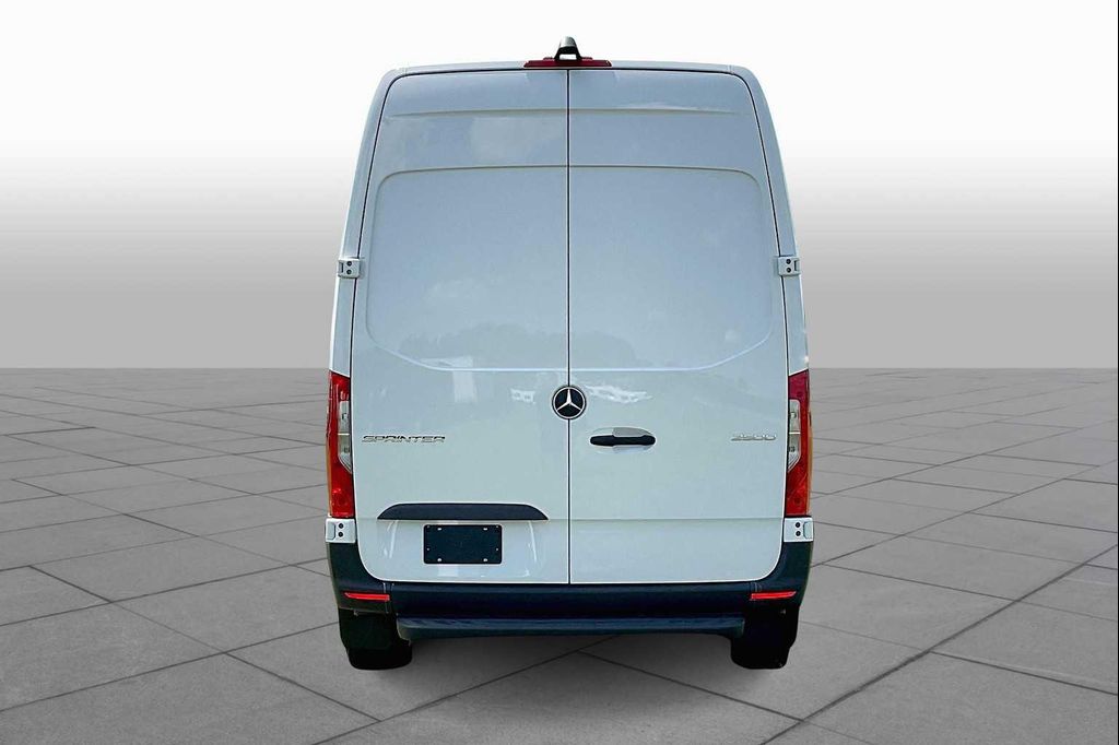 صورة 4 لـ 2025 Mercedes-BENZ OTHERS
