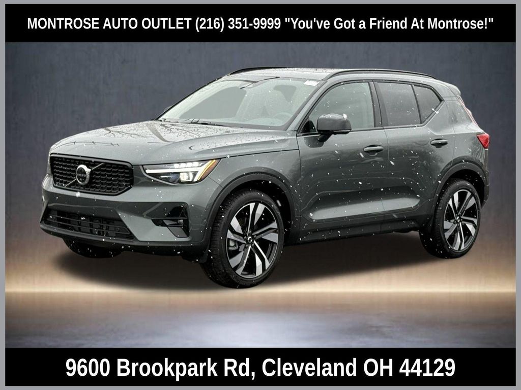 New 2026 Volvo XC40 Ultra, B5 AWD Gas (mild hybrid), Dark