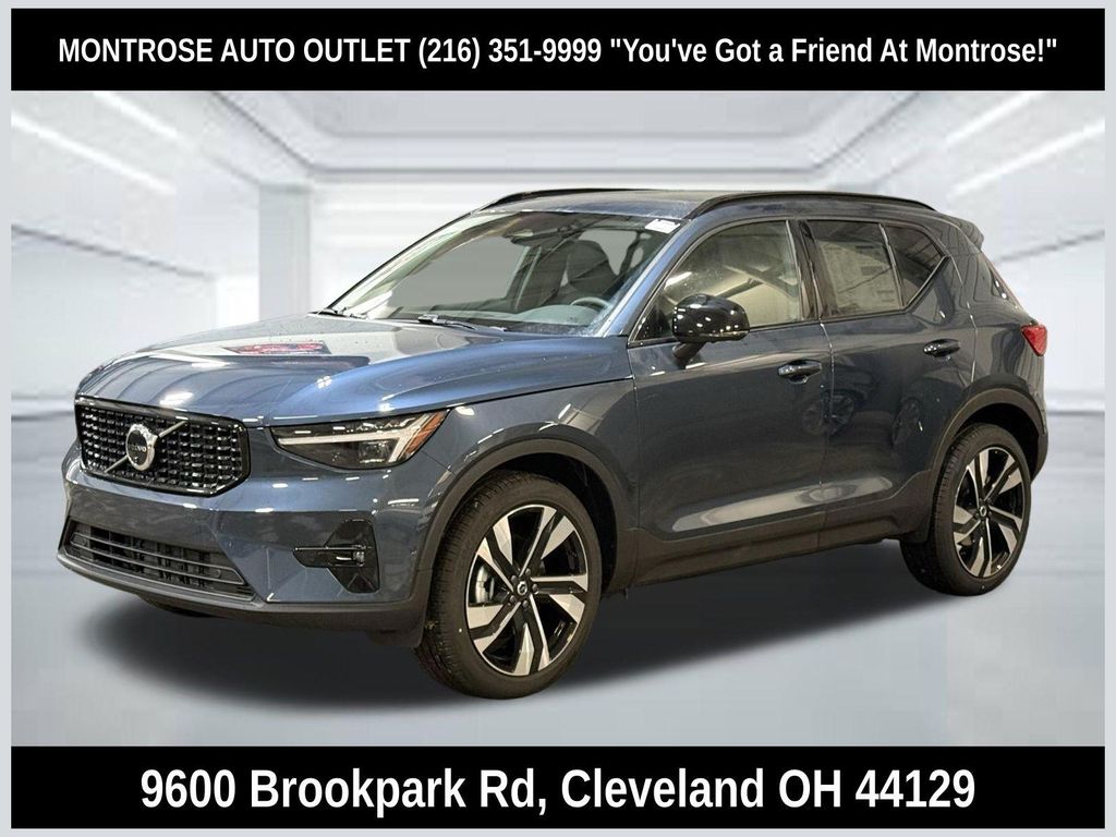 New 2026 Volvo XC40 Plus, B5 AWD Gas (mild hybrid), Dark