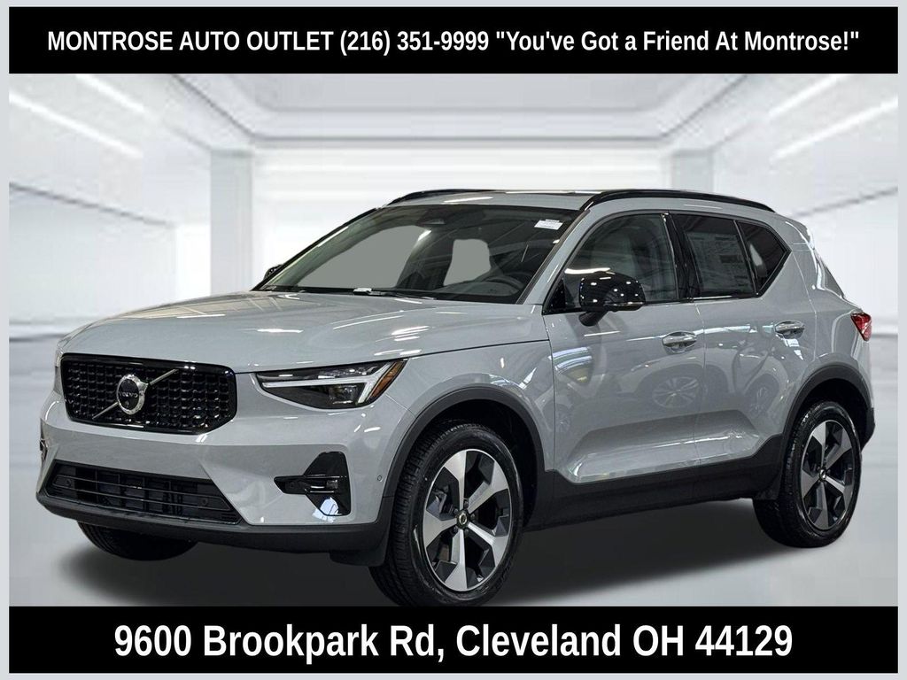 New 2026 Volvo XC40 Plus, B5 AWD Gas (mild hybrid), Dark