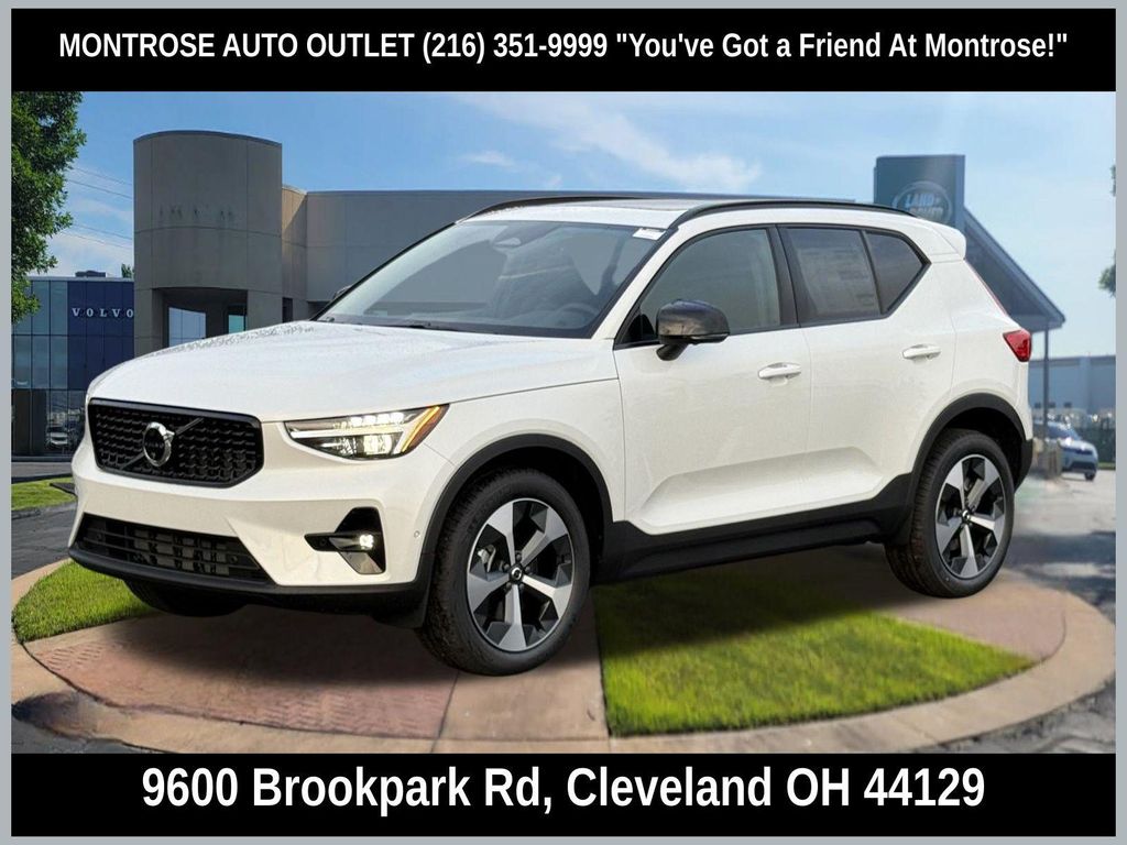 New 2026 Volvo XC40 Plus, B5 AWD Gas (mild hybrid), Dark
