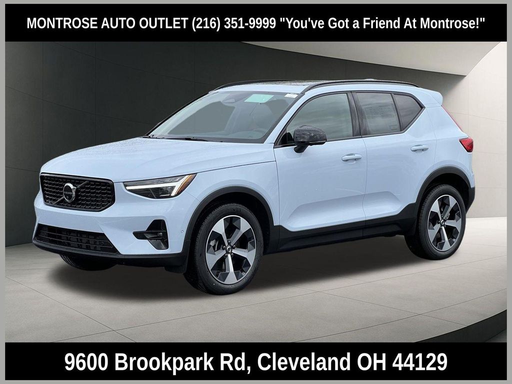 New 2026 Volvo XC40 Plus, B5 AWD Gas (mild hybrid), Dark