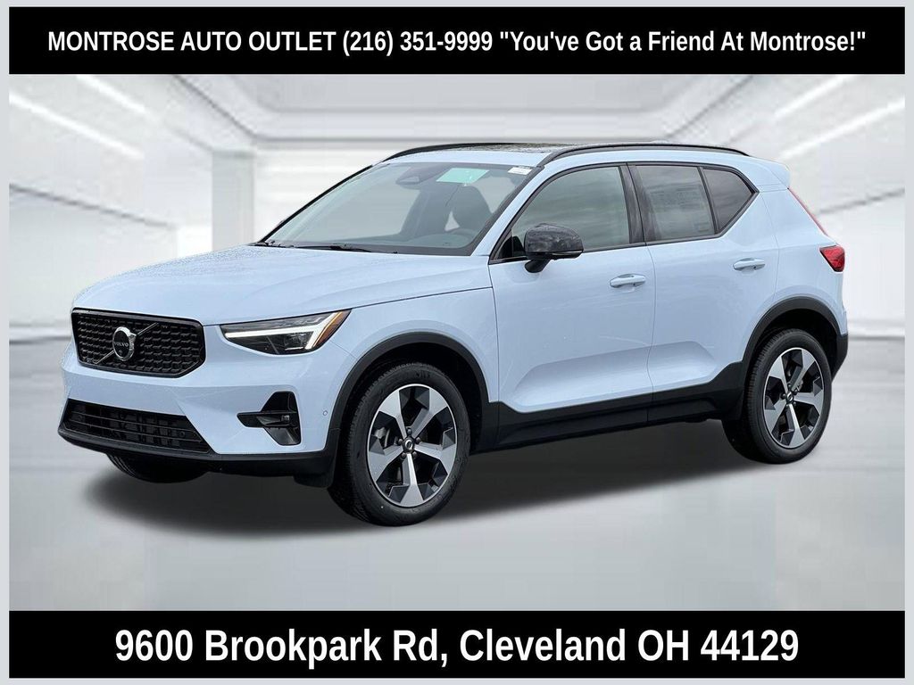New 2026 Volvo XC40 Plus, B5 AWD Gas (mild hybrid), Dark