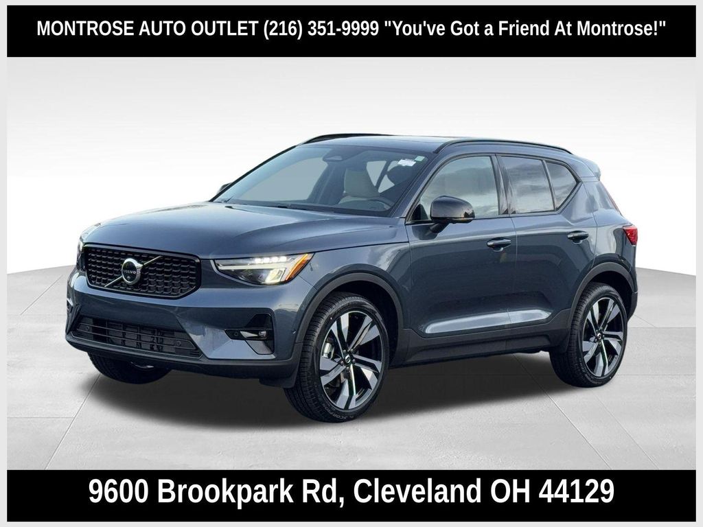 New 2026 Volvo XC40 Plus, B5 AWD Gas (mild hybrid), Dark