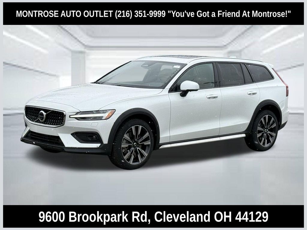 New 2026 Volvo V60 Cross Country Ultra, B5 AWD Gas (mild hybrid)