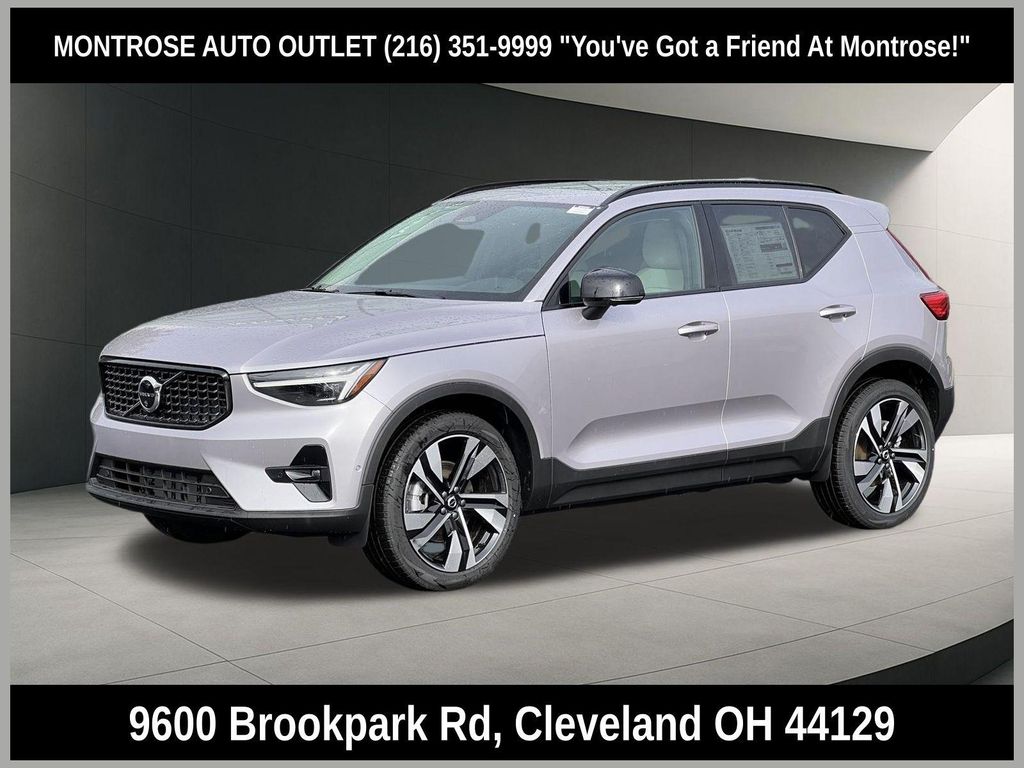 New 2026 Volvo XC40 Plus, B5 AWD Gas (mild hybrid), Dark