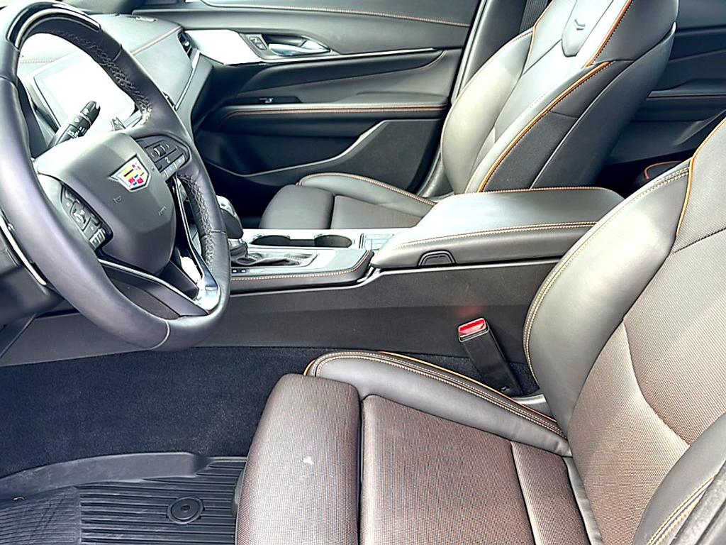 صورة 10 لـ 2025 Cadillac CT4 SPORT