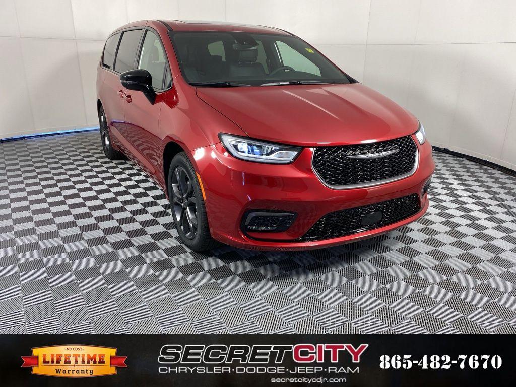 New 2026 Chrysler Pacifica Select
