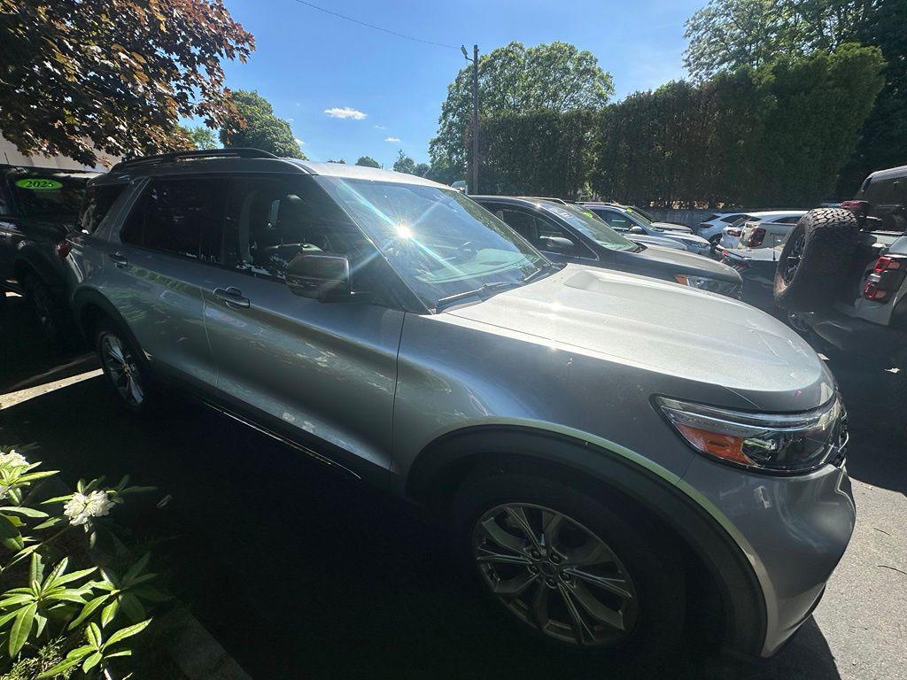 2023 FORD EXPLORER XLT thumbnail 6