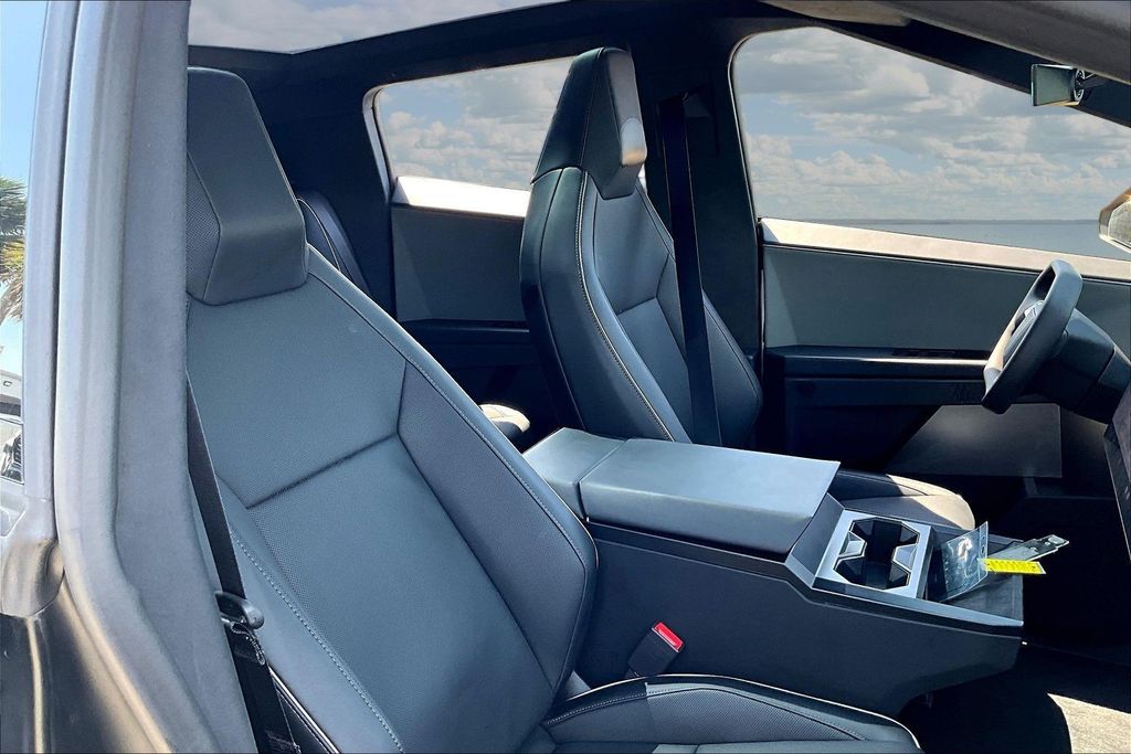 صورة مصغرة 27 لـ 2024 Tesla CYBERTRUCK BASE