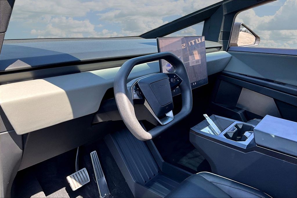 صورة 15 لـ 2024 Tesla CYBERTRUCK BASE