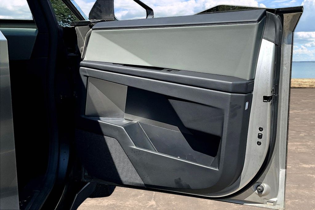 صورة مصغرة 26 لـ 2024 Tesla CYBERTRUCK BASE