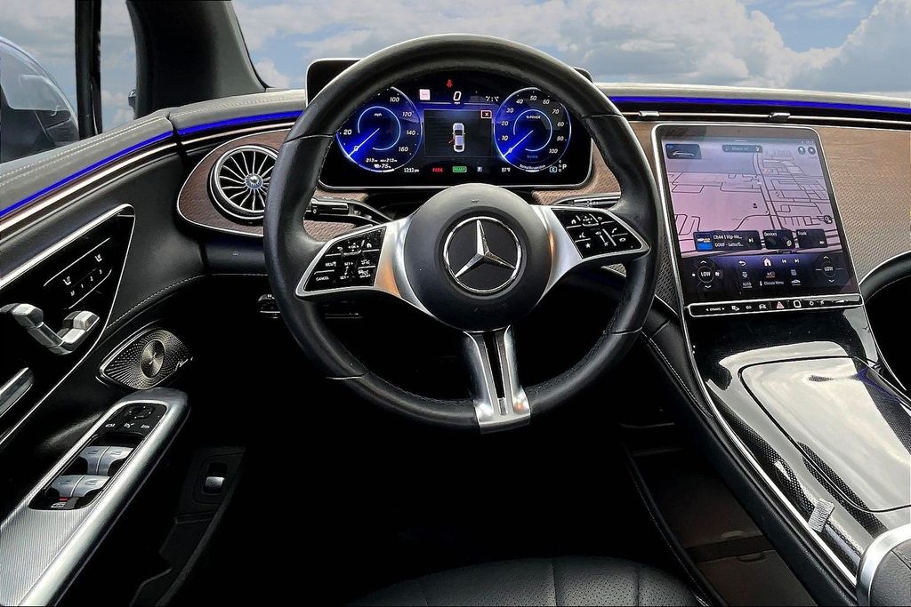 صورة 8 لـ 2023 Mercedes-BENZ EQE
