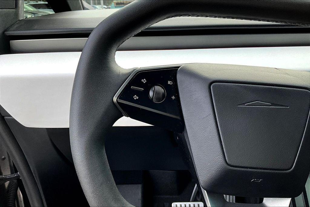 صورة مصغرة 11 لـ 2024 Tesla CYBERTRUCK BASE